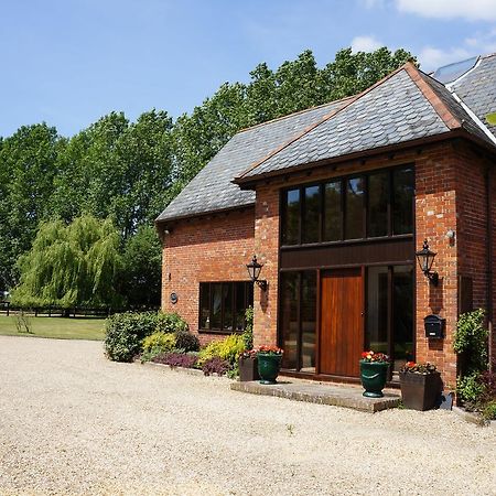 The Olde Barn Lymington Exterior photo