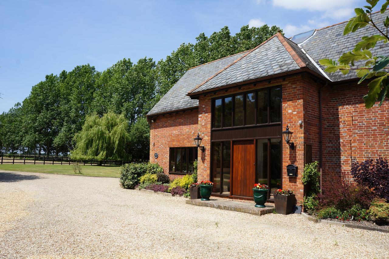 The Olde Barn Lymington Exterior photo
