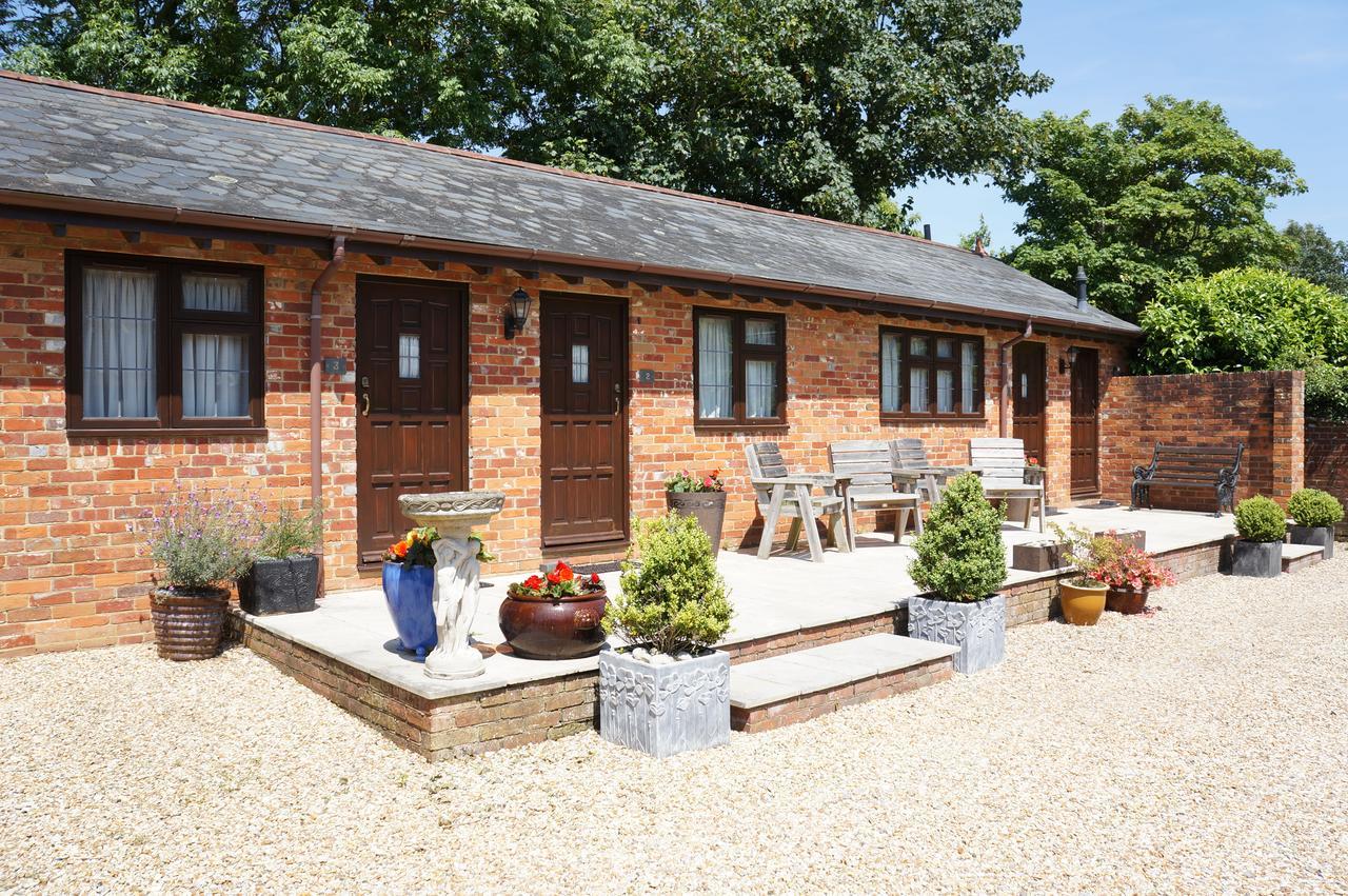 The Olde Barn Lymington Exterior photo