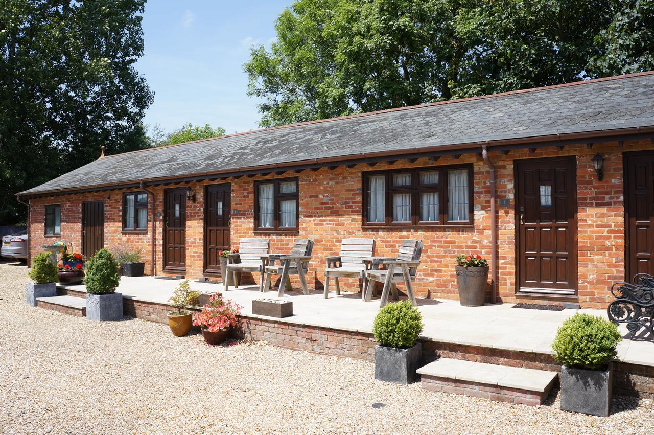 The Olde Barn Lymington Exterior photo