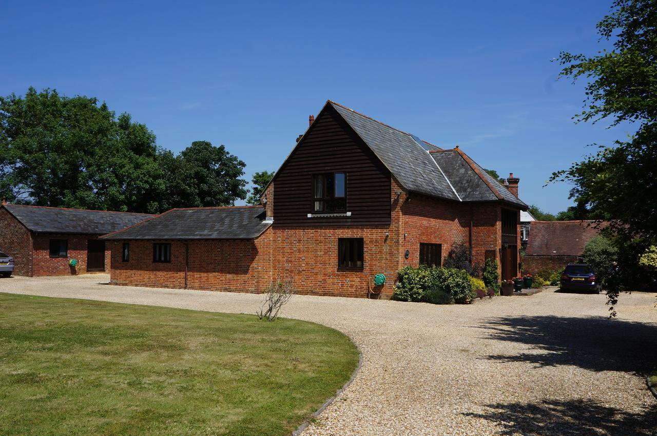 The Olde Barn Lymington Exterior photo