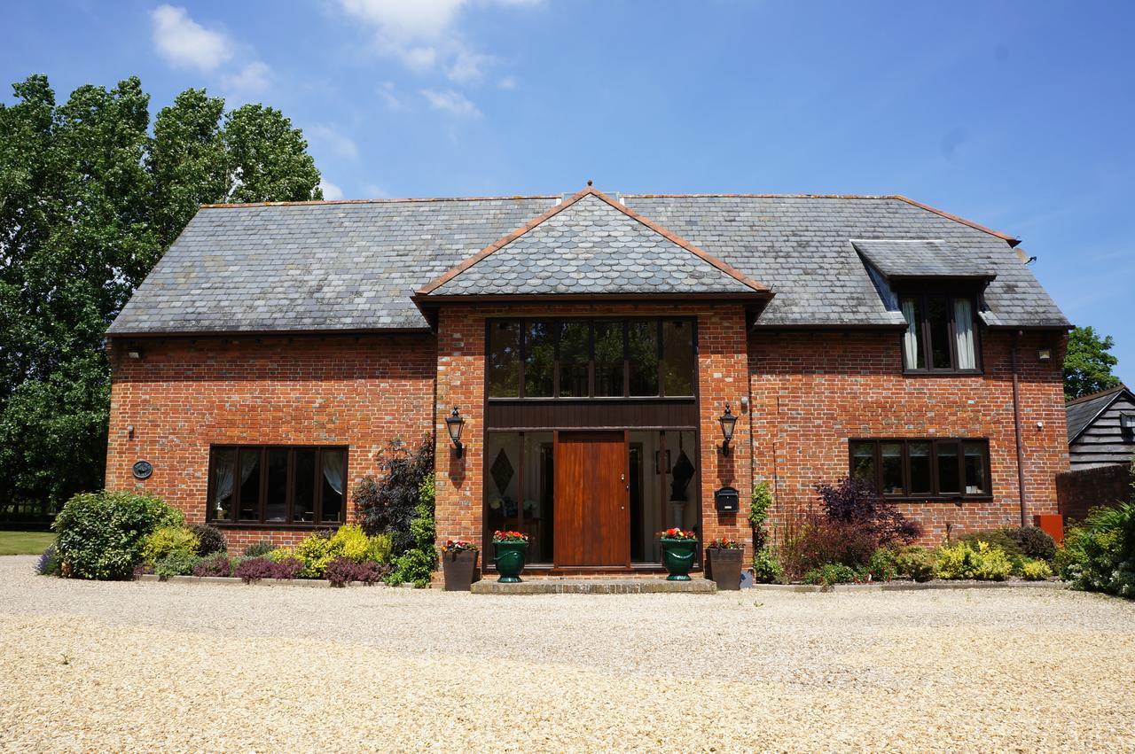 The Olde Barn Lymington Exterior photo