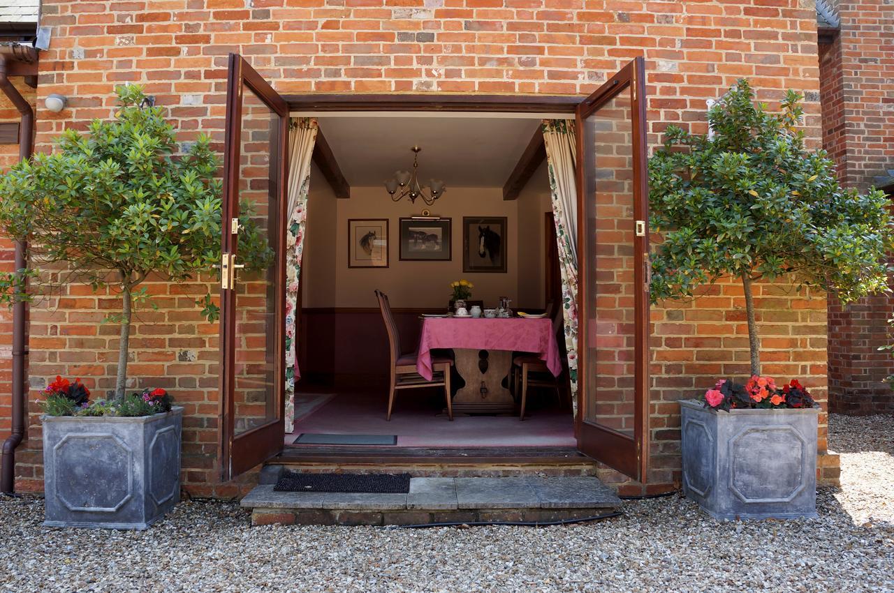 The Olde Barn Lymington Exterior photo