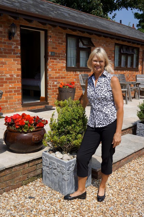 The Olde Barn Lymington Exterior photo