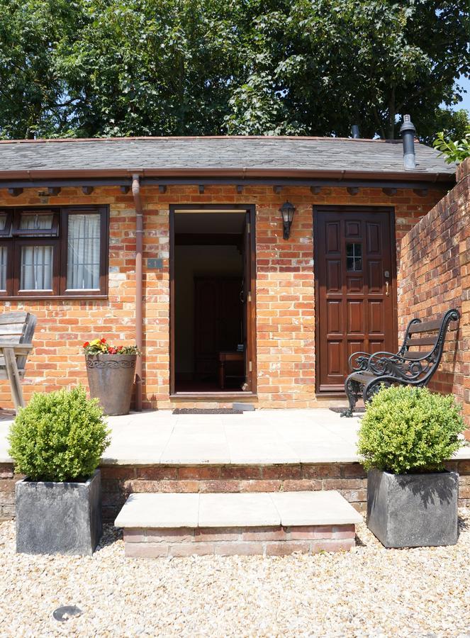 The Olde Barn Lymington Exterior photo
