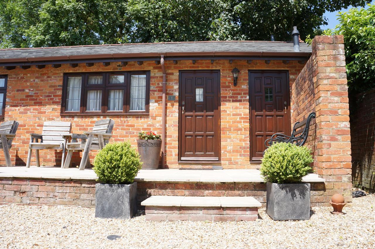 The Olde Barn Lymington Exterior photo